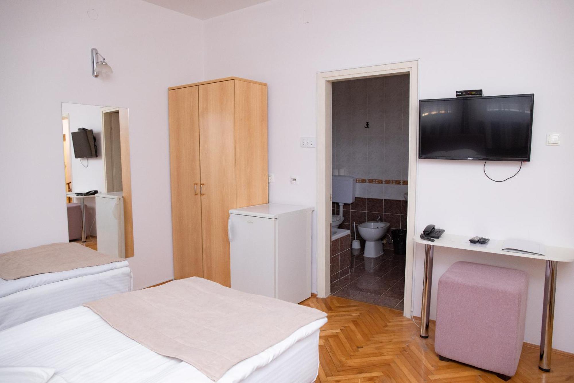 Motel New Sanatron Bosanski Novi Kültér fotó