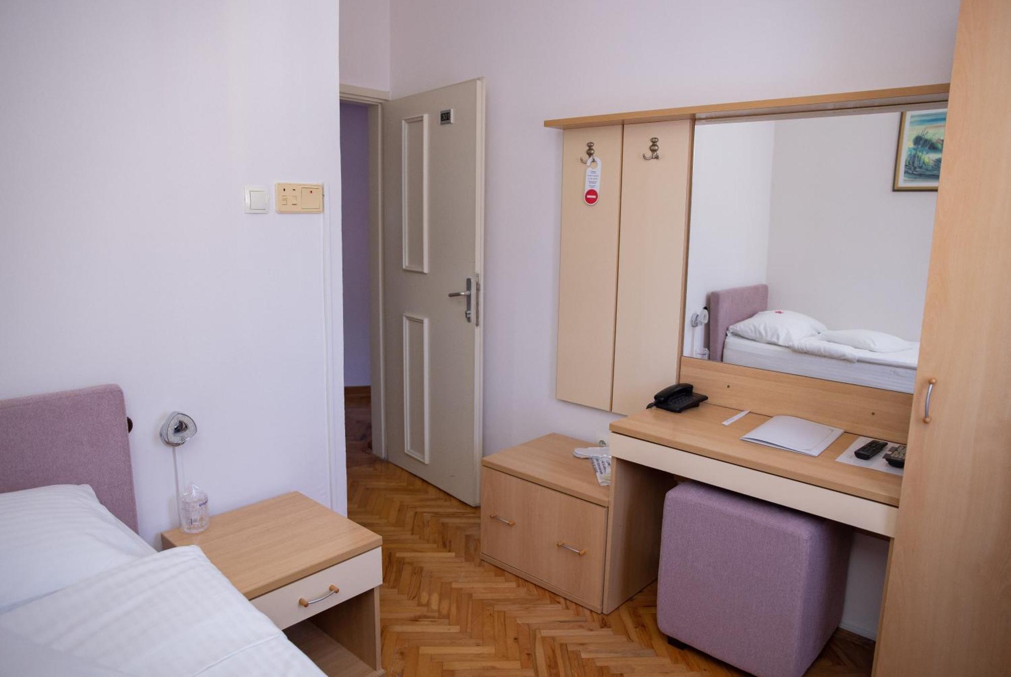 Motel New Sanatron Bosanski Novi Kültér fotó
