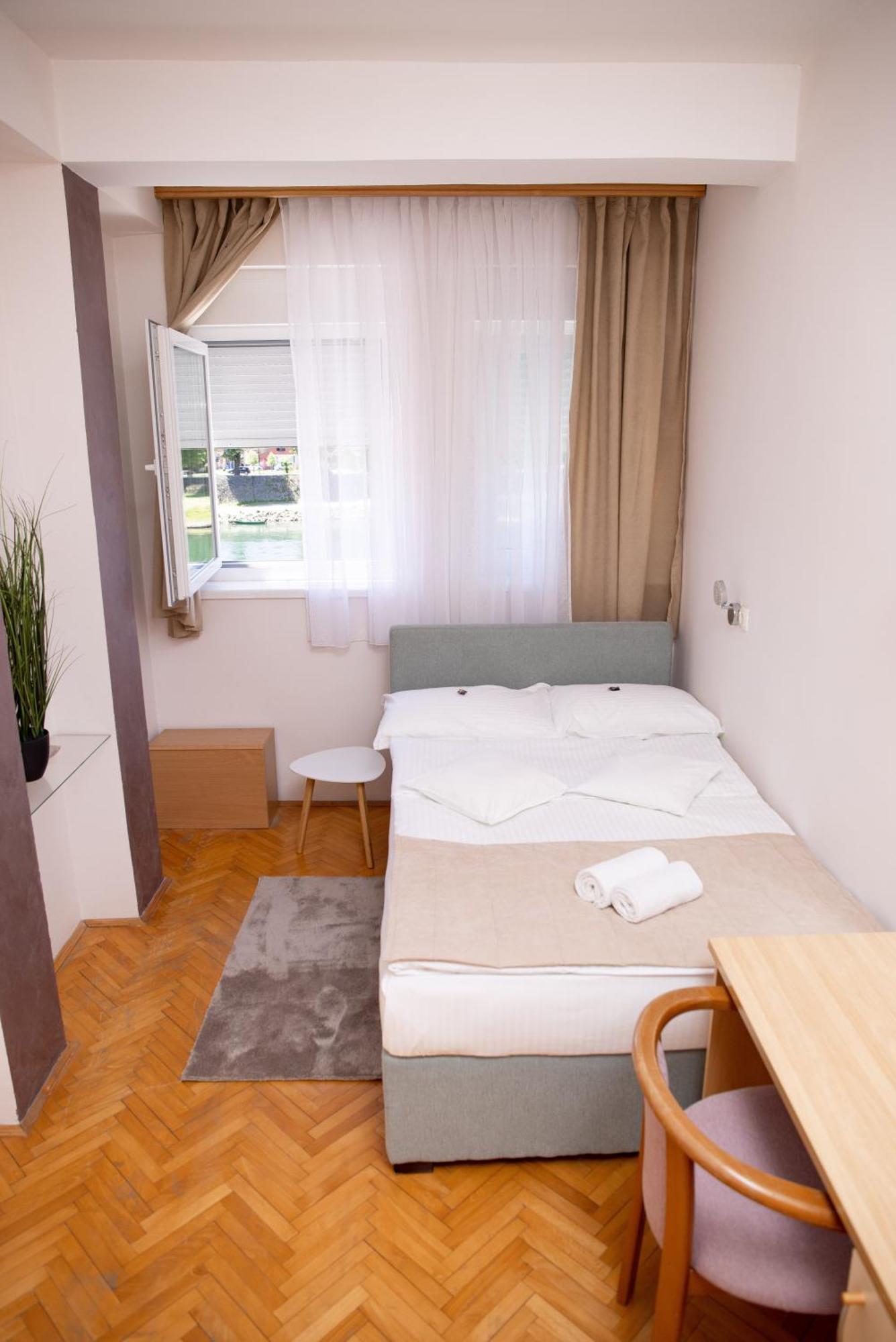 Motel New Sanatron Bosanski Novi Kültér fotó