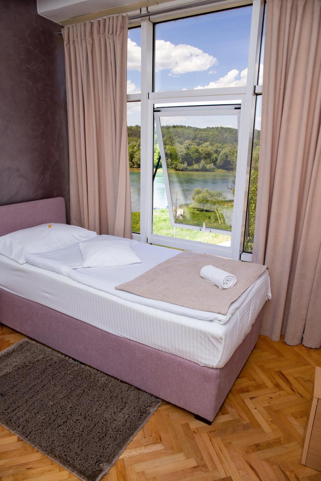 Motel New Sanatron Bosanski Novi Kültér fotó