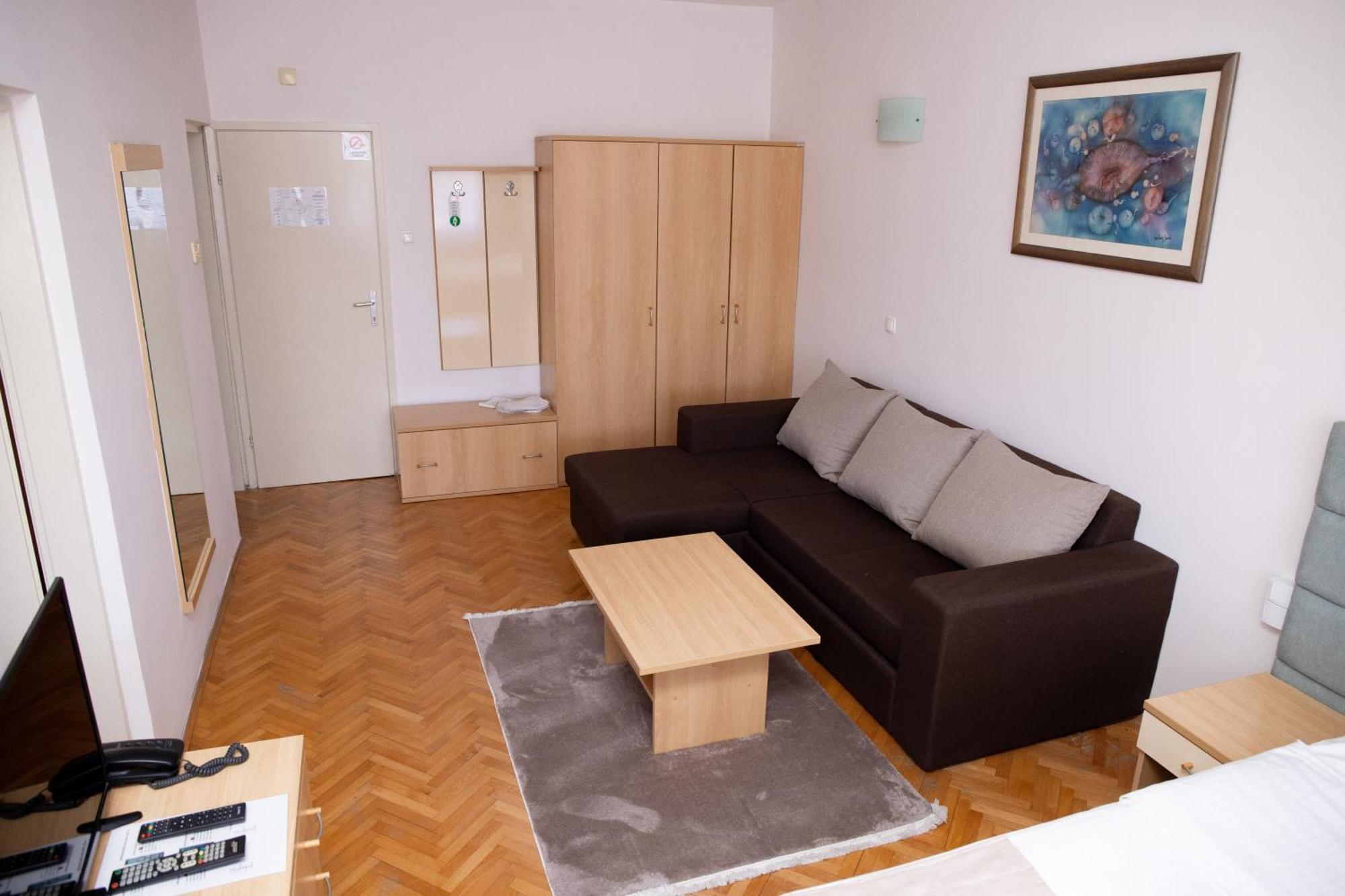 Motel New Sanatron Bosanski Novi Kültér fotó