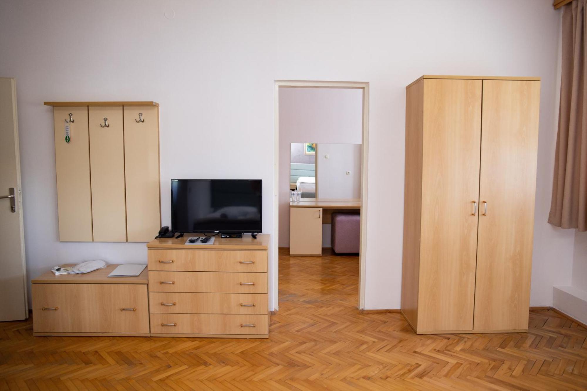 Motel New Sanatron Bosanski Novi Kültér fotó