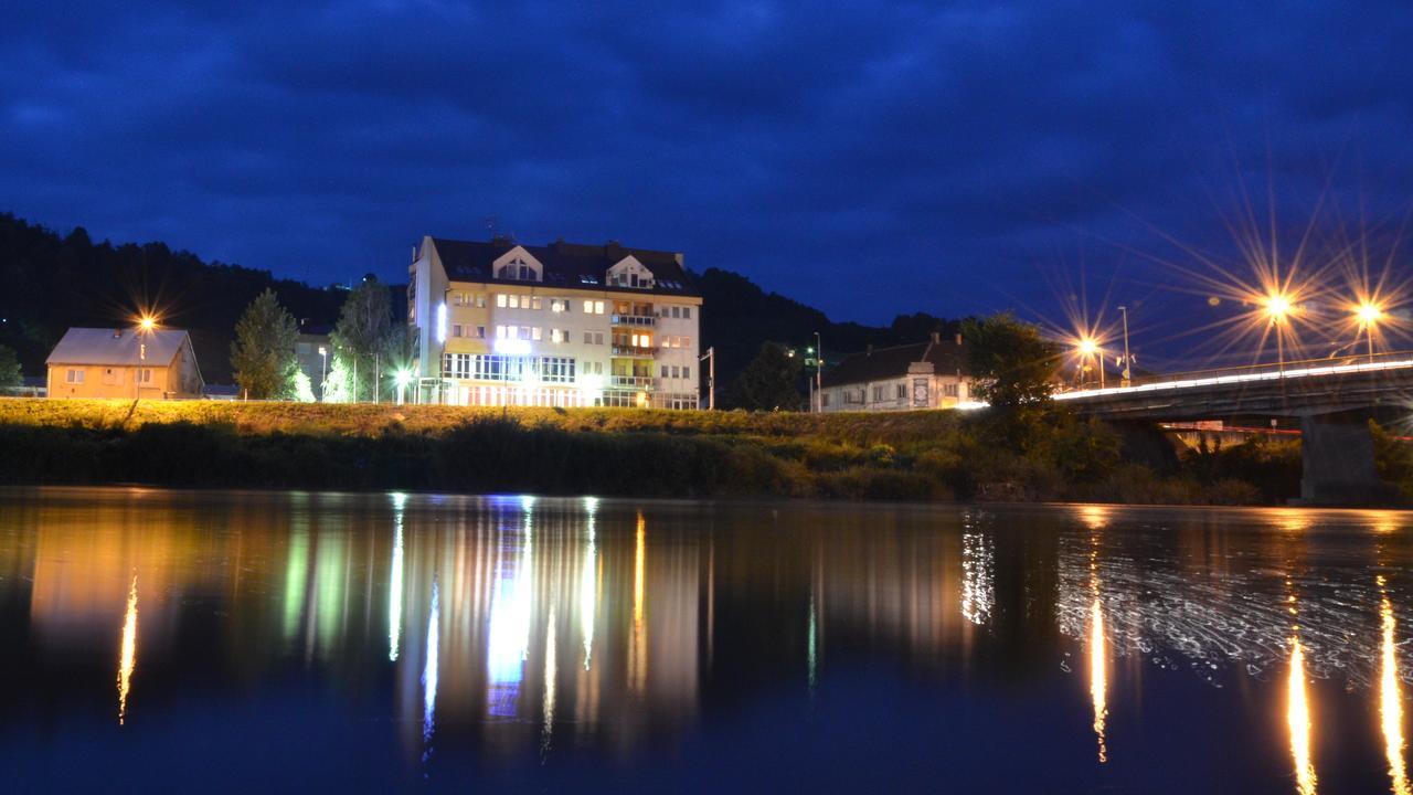Motel New Sanatron Bosanski Novi Kültér fotó